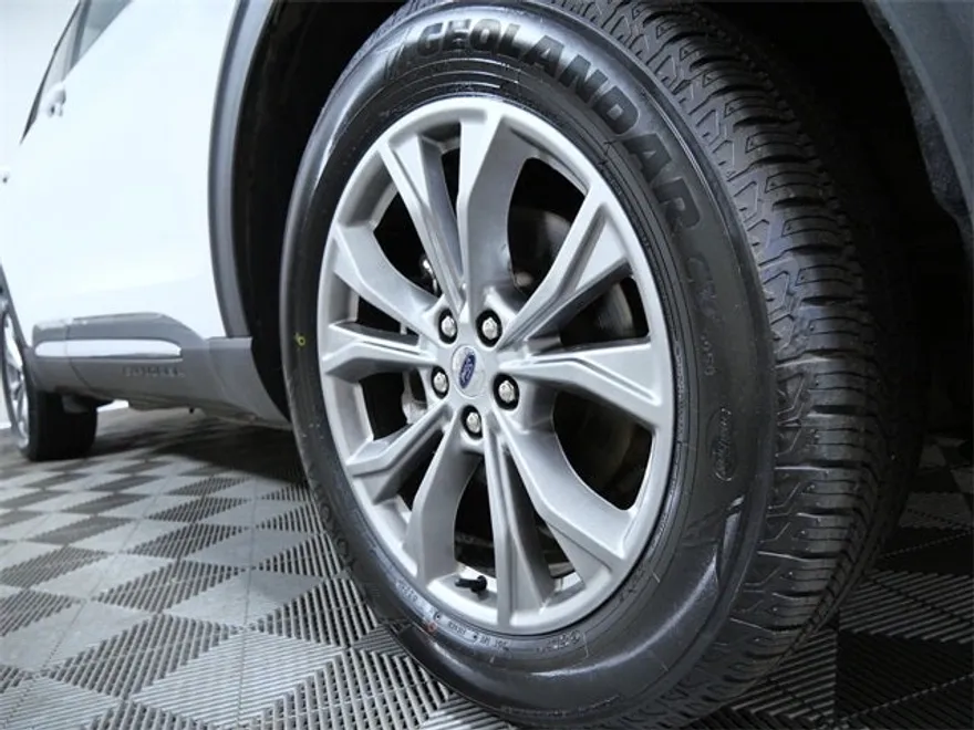2023 Ford Explorer XLT photo 1