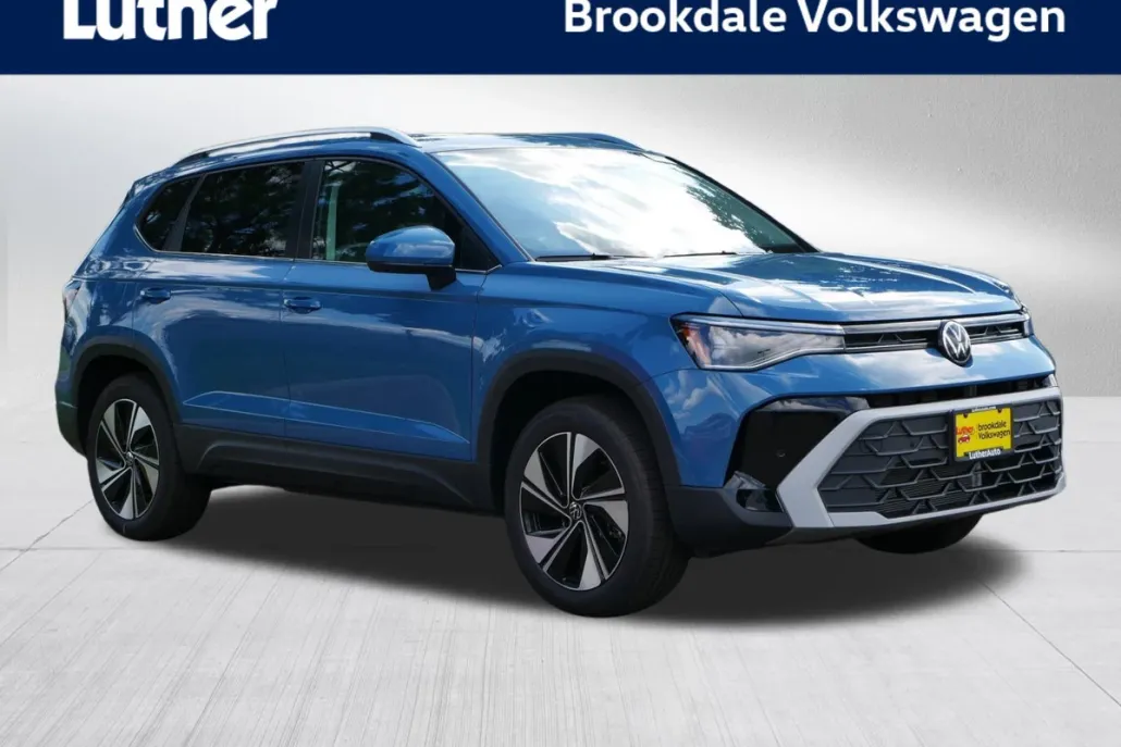 2025 Volkswagen Taos SE photo 1