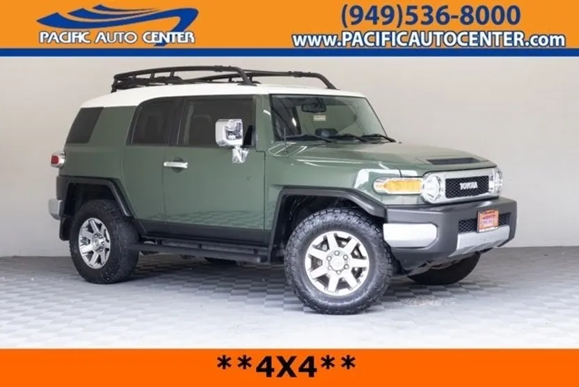 2014 Toyota FJ Cruiser Base photo 1