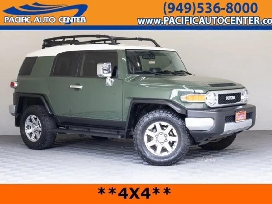 2014 Toyota FJ Cruiser Base photo 1