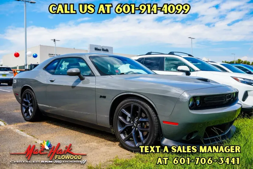 2023 Dodge Challenger R/T photo 1