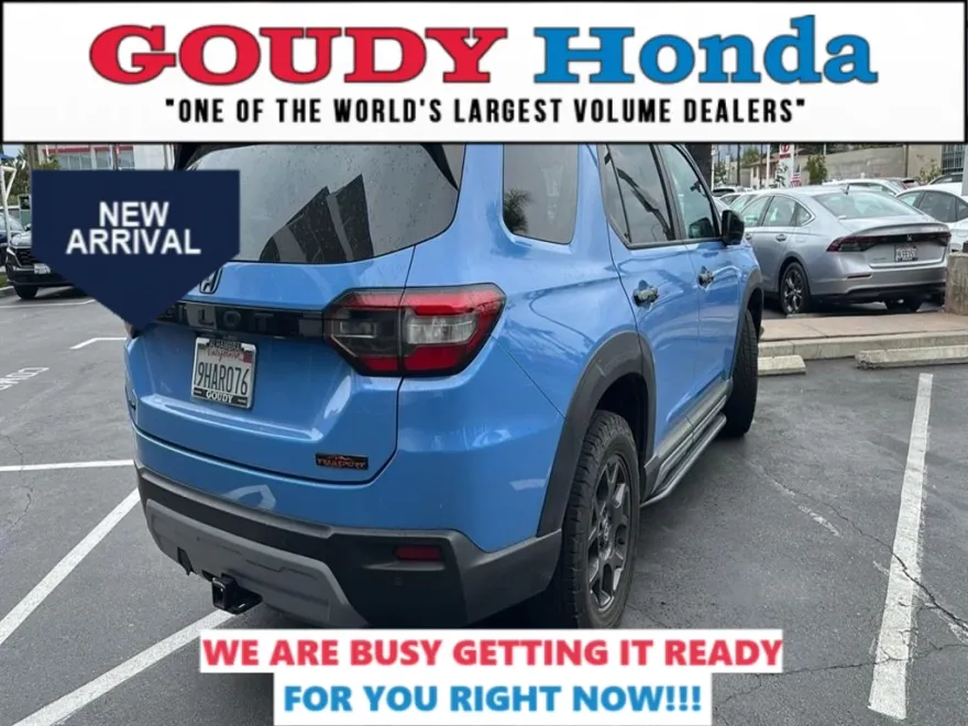 2023 Honda Pilot TrailSport photo 1