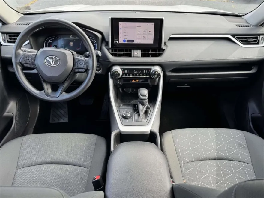 2024 Toyota RAV4 Hybrid XLE photo 1