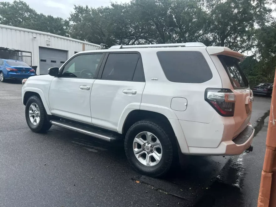 2015 Toyota 4Runner SR5 photo 1