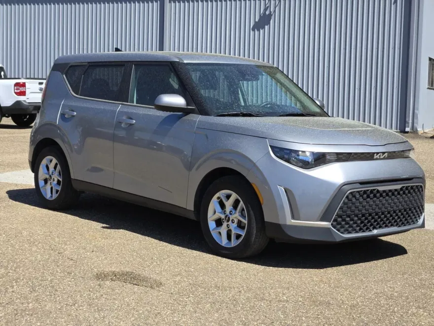2023 Kia Soul LX photo 3