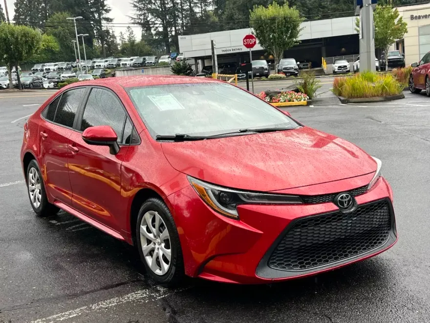 2020 Toyota Corolla LE photo 1