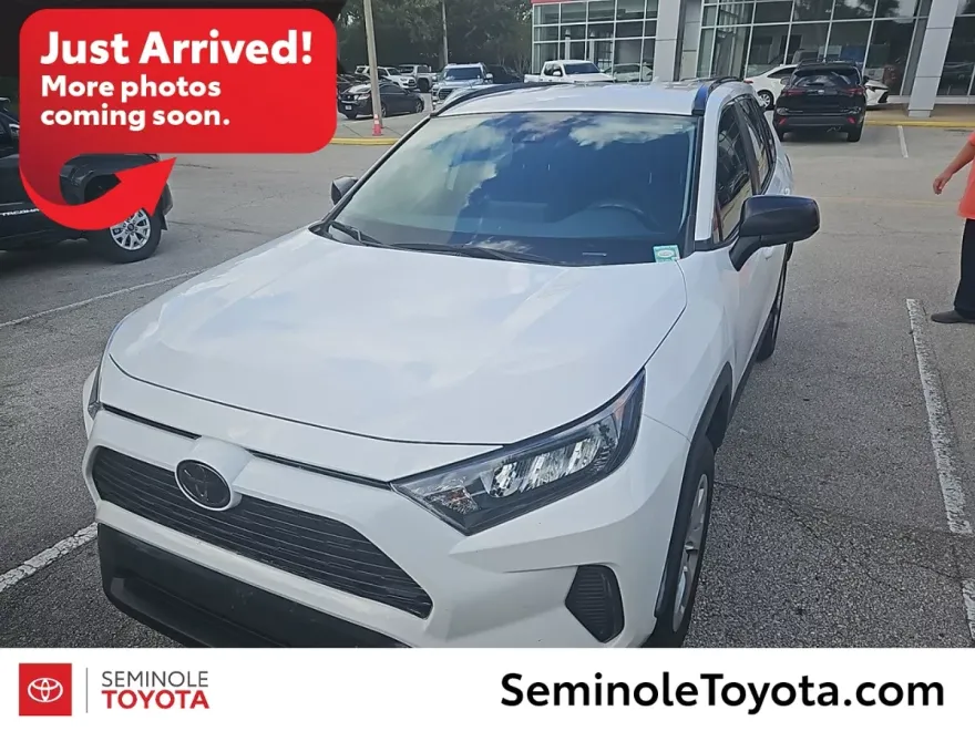 2021 Toyota RAV4 LE photo 1