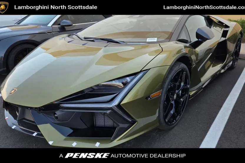 2025 Lamborghini Revuelto photo 1