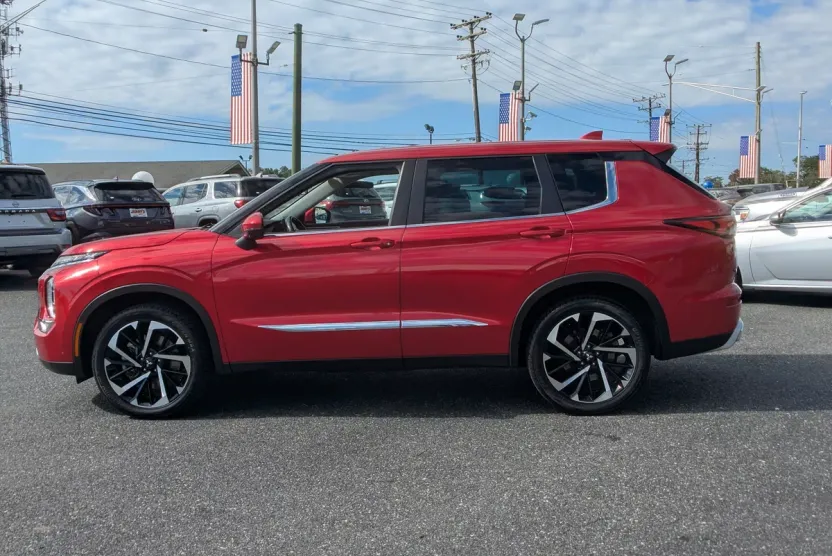 2022 Mitsubishi Outlander SE photo 1