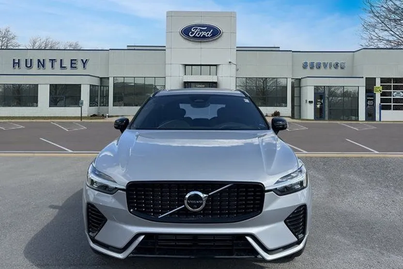 2022 Volvo XC60 Recharge Hybrid T8 R-Design photo 1