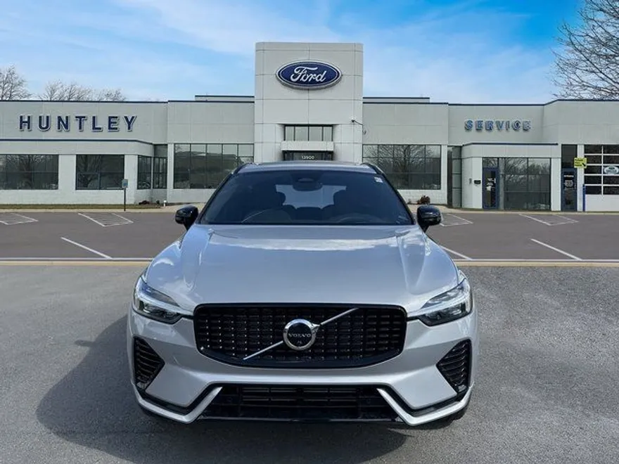 2022 Volvo XC60 Recharge Hybrid T8 R-Design photo 1
