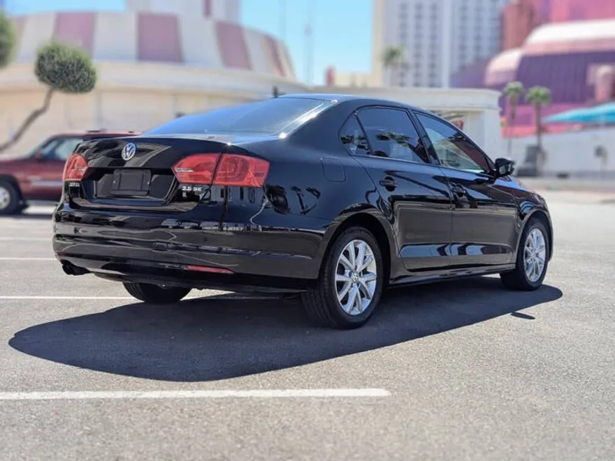 2011 Volkswagen Jetta SE photo 1