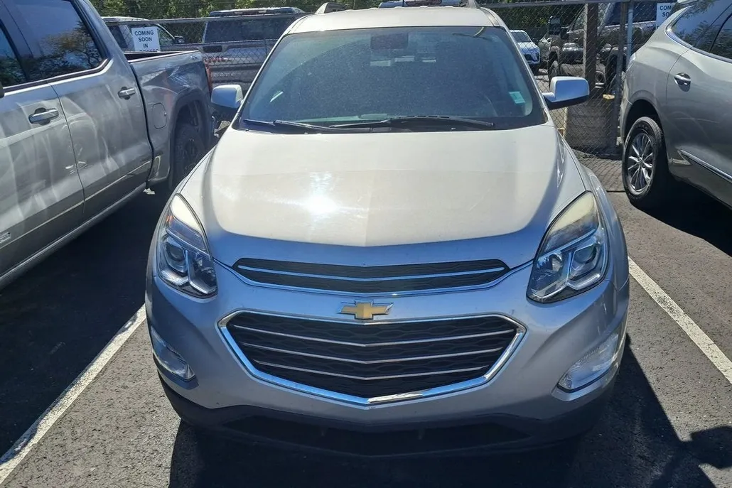 2017 Chevrolet Equinox LT photo 1