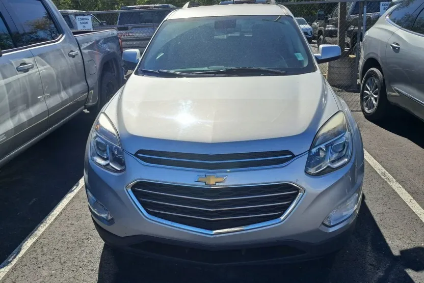 2017 Chevrolet Equinox LT photo 1