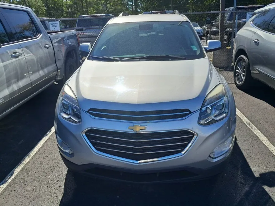 2017 Chevrolet Equinox LT photo 1