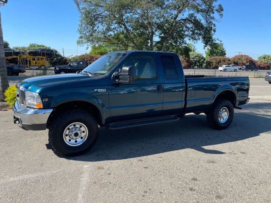 1999 Ford F-250 XLT photo 1