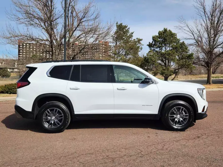 2025 Gmc Acadia Elevation photo 1