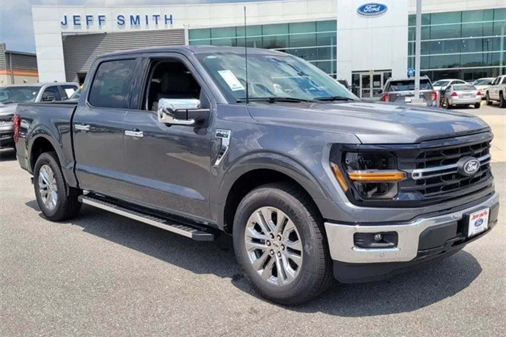 2025 Ford F-150 XLT photo 1