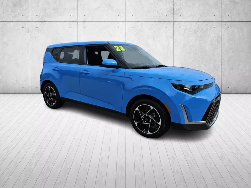 2023 Kia Soul EX photo 1