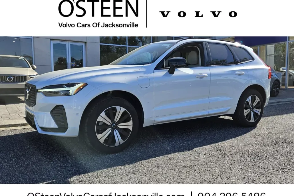 2025 Volvo XC60 Hybrid T8 Plus photo 1