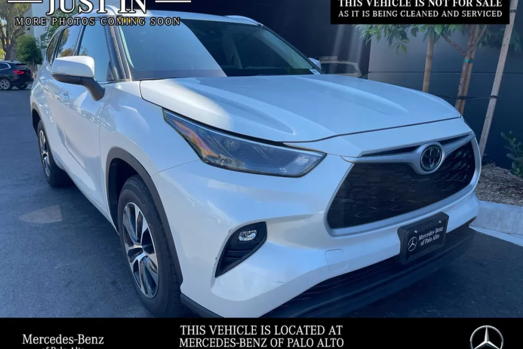 2022 Toyota Highlander XLE photo 1