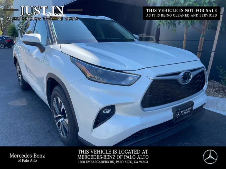 2022 Toyota Highlander XLE photo 1
