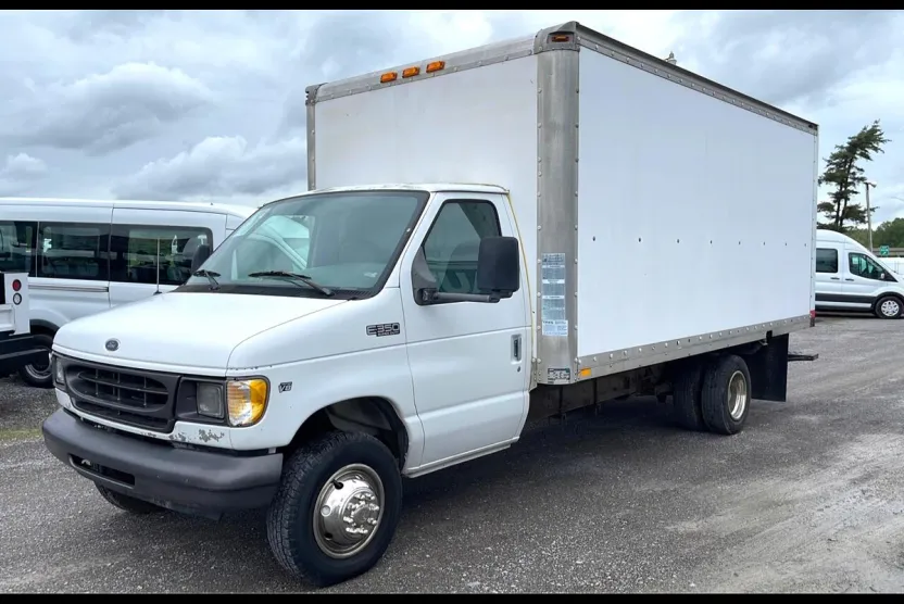 1999 Ford E-350 photo 1