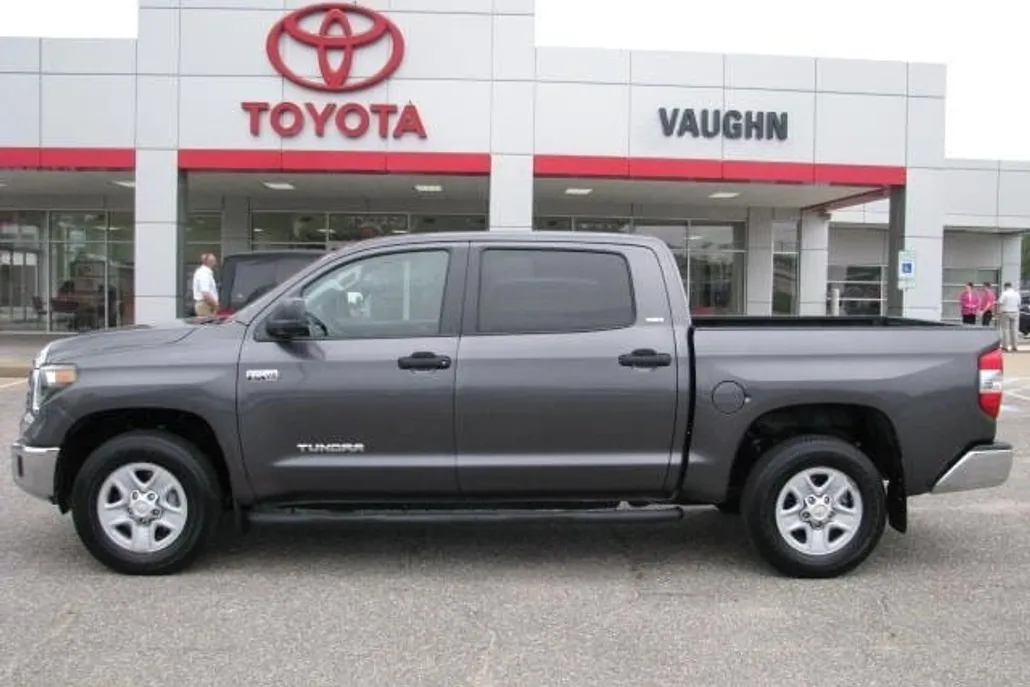 2018 Toyota Tundra SR5 CrewMax photo 1
