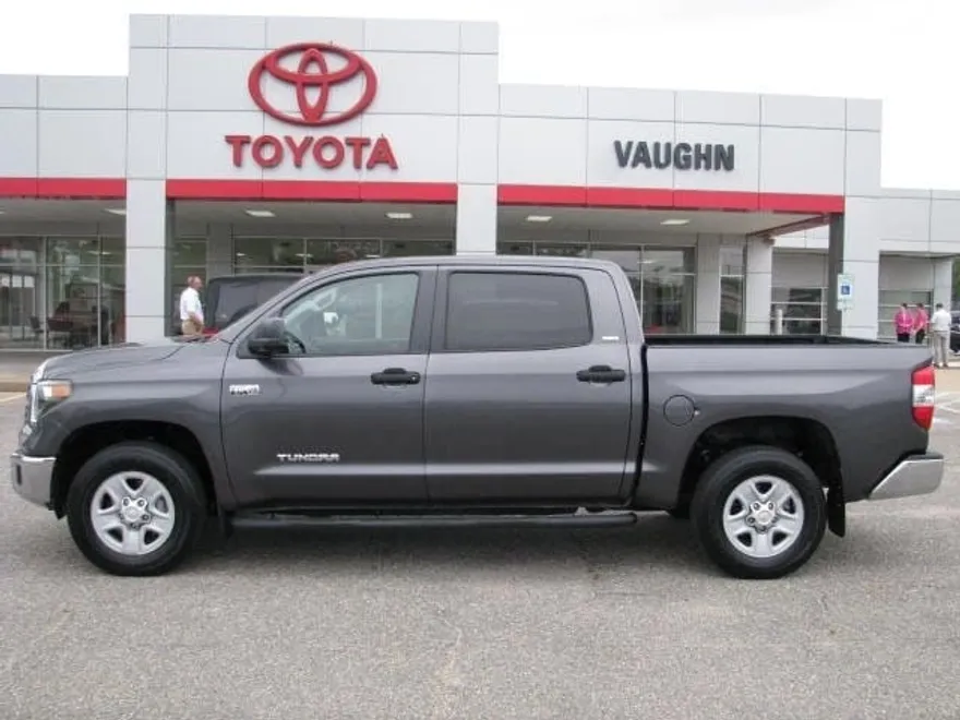 2018 Toyota Tundra SR5 CrewMax photo 1