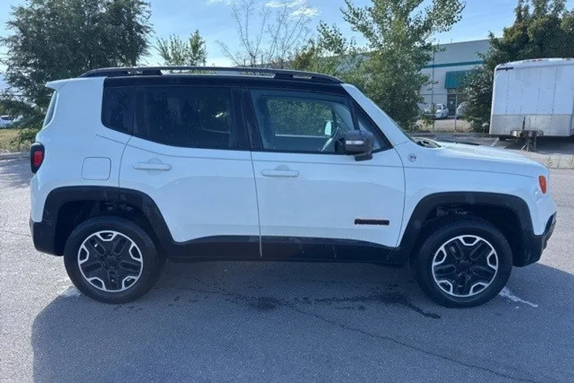 2015 Jeep Renegade Trailhawk photo 1