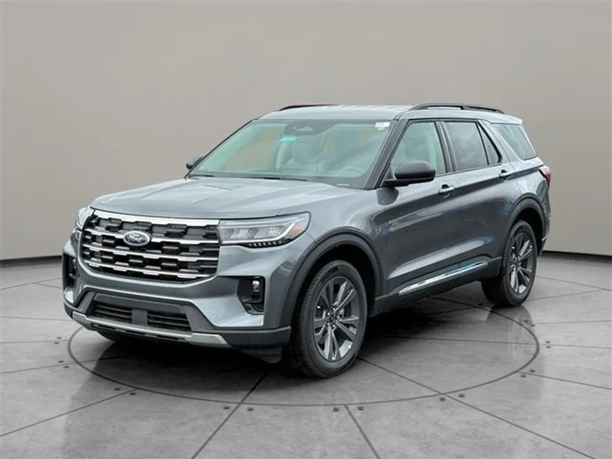2025 Ford Explorer photo 1