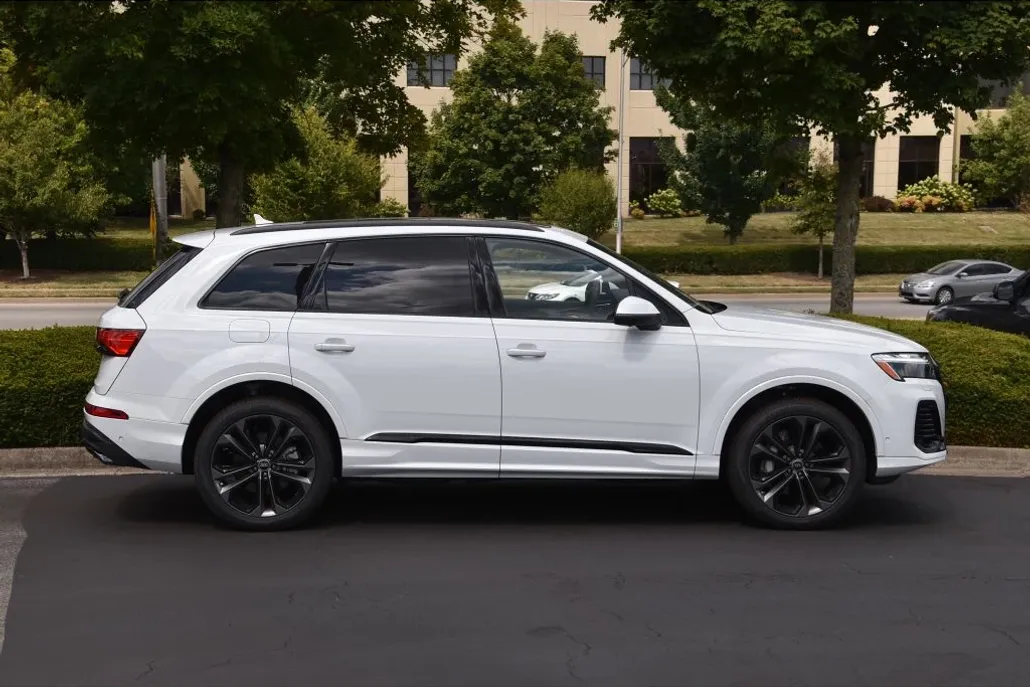 2025 Audi Q7 Premium Plus photo 1