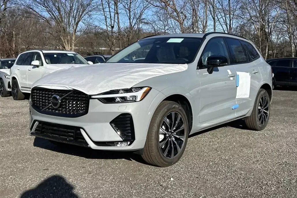 2025 Volvo XC60 B5 Core photo 1
