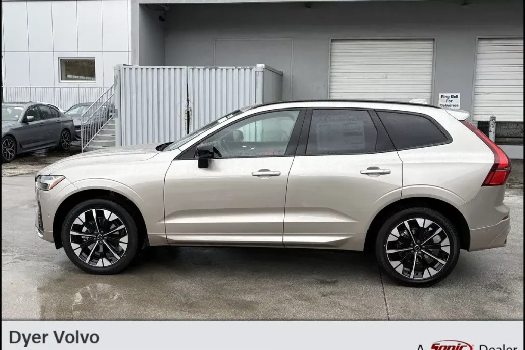 2026 Volvo XC60 B5 Plus photo 1