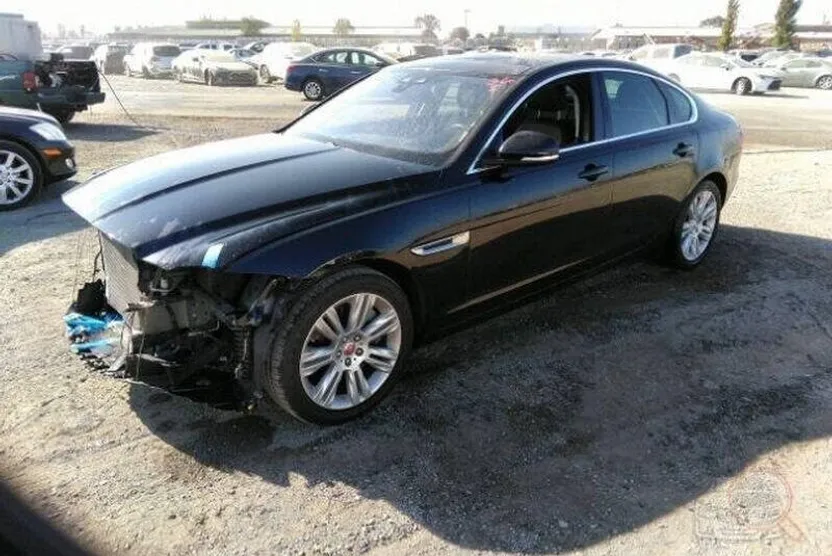 2017 Jaguar XF 35t Premium photo 1