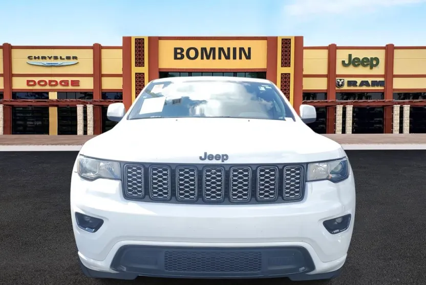 2021 Jeep Grand Cherokee Laredo X photo 1
