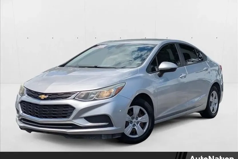2017 Chevrolet Cruze LS photo 1