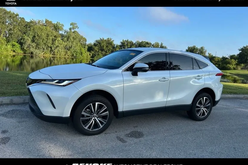 2024 Toyota Venza LE photo 1