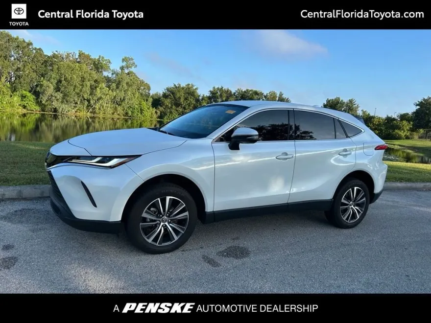 2024 Toyota Venza LE photo 1
