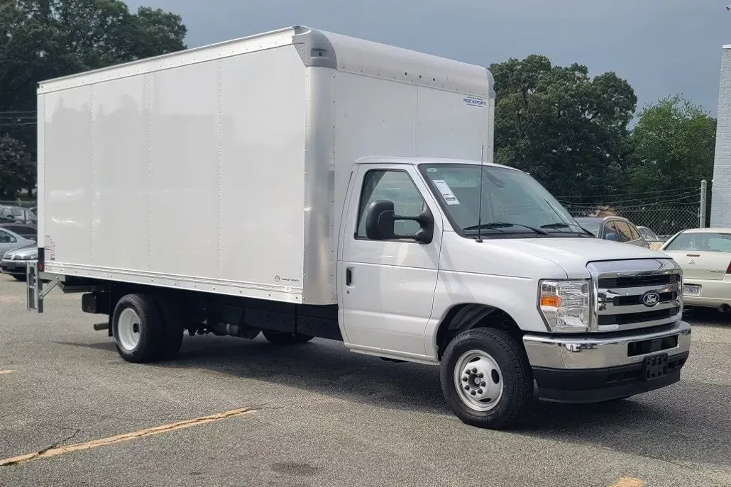 2026 Ford E-450 DRW photo 1
