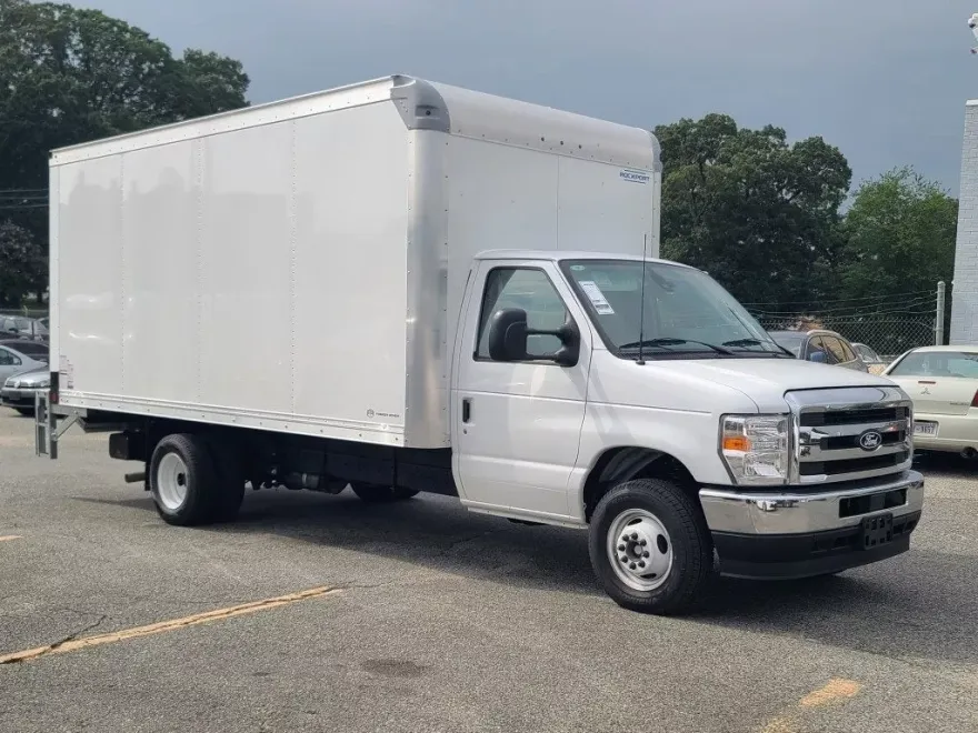 2026 Ford E-450 DRW photo 1