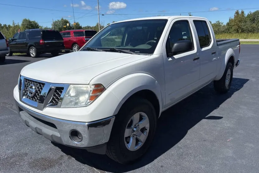 2010 Nissan Frontier SE photo 1