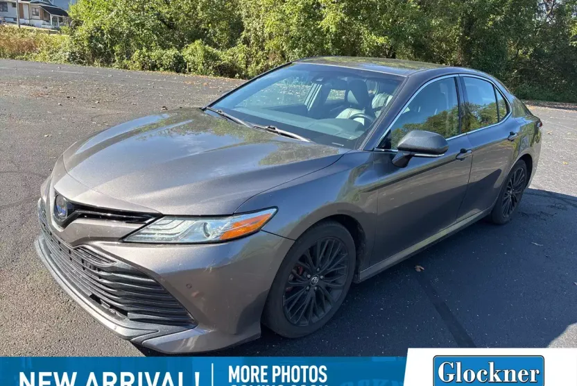 2018 Toyota Camry XLE photo 1