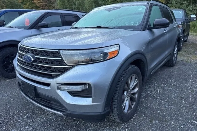 2021 Ford Explorer XLT photo 1