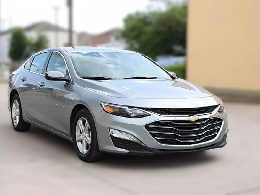 2024 Chevrolet Malibu 1LT photo 1