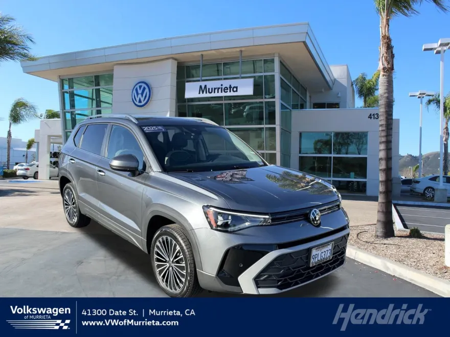 2025 Volkswagen Taos SE photo 1