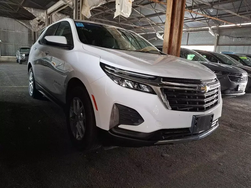 2022 Chevrolet Equinox LT photo 1