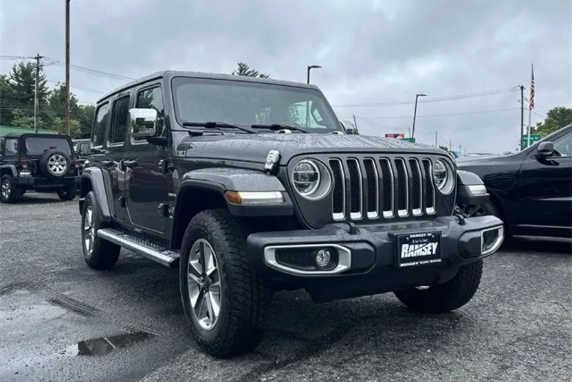 2021 Jeep Wrangler Unlimited Sahara photo 1