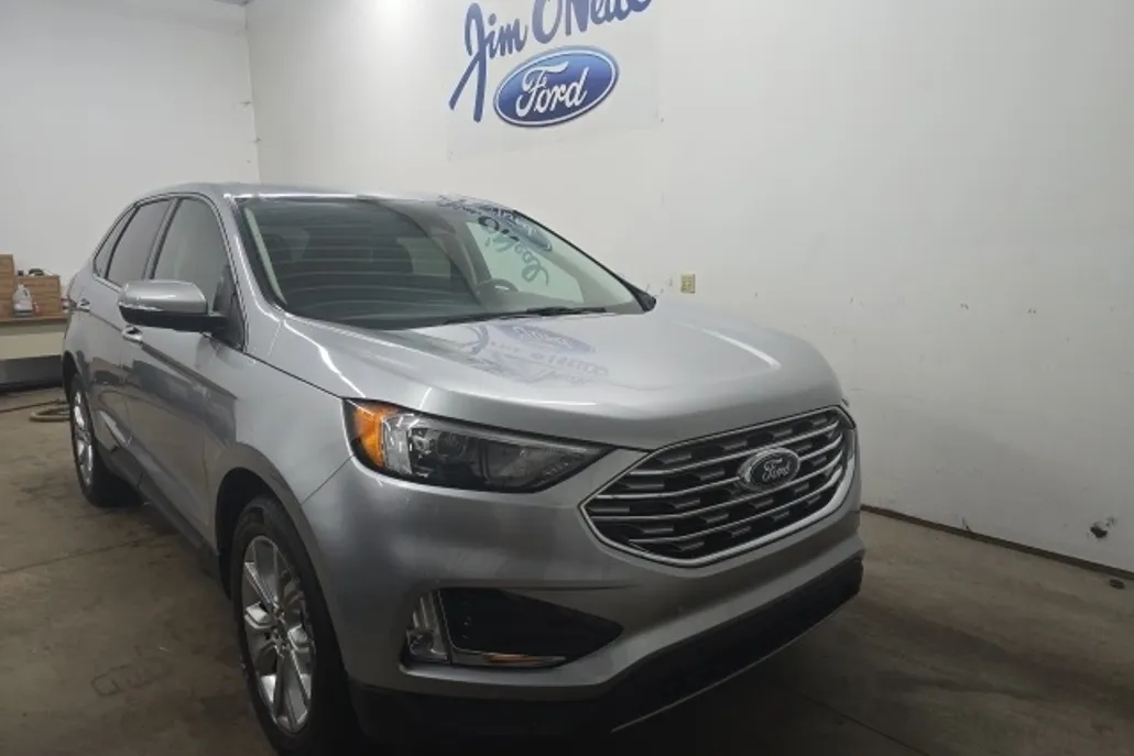 2024 Ford Edge Titanium photo 1