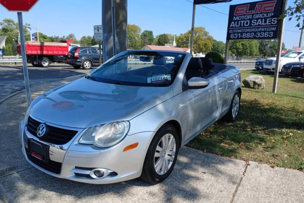 2010 Volkswagen Eos 2.0T Komfort photo 1